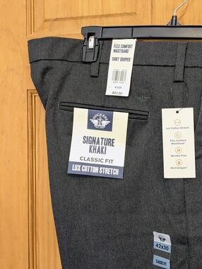 NWT Dockers Pants Signature Khaki Classic Fit Stretch Trousers Gray Men's 42x30